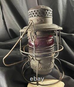 CHICAGO & NORTHWESTERN RAILWAY red-globe railroad lantern USA Adlake Kero 1923