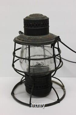 LAKE SHORE & MICHIGAN SOUTHERN RAILWAY LANTERN withL. S. &M. S. Ry. Embossed Globe