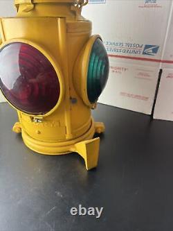 Safety Yellow Handlan Chesapeake & Ohio Railway RR Caboose Switch Lantern